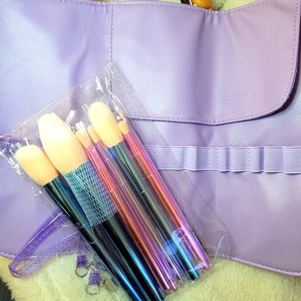 ⏬️CLEARANCE💥EXCLUSIVE LIMITED EDITION💥 BH Cosmetics Iggy Azalea Brush Roll Set - Picture 3 of 5